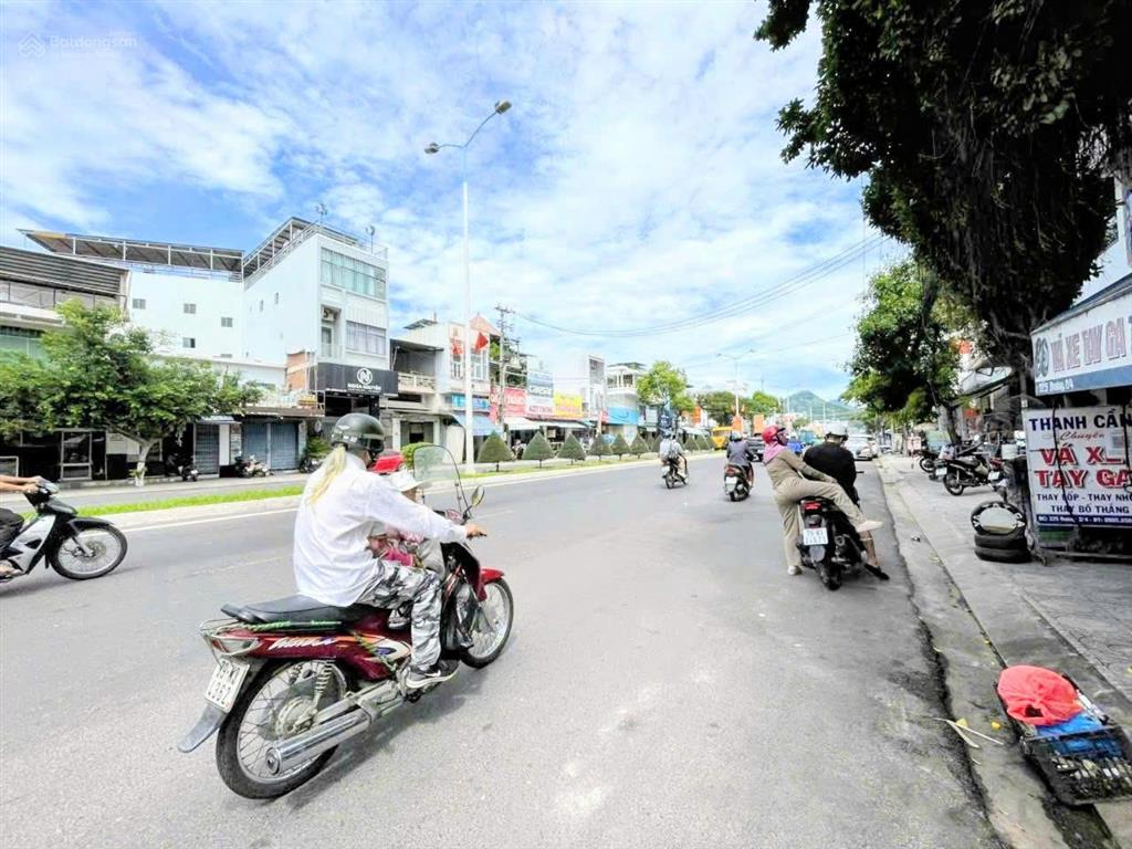Nhà mặt tiền lê hồng phong  đối diện xéo lotte mart * đang cho thuê 26tr/ tháng. giá 15 tỷ
