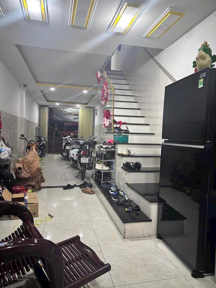 [ nhà 3 tầng mặt tiền đường 2/4  gần cầu hà ra ]  vị trí kinh doanh ổn áp. giá  7,2 tỷ