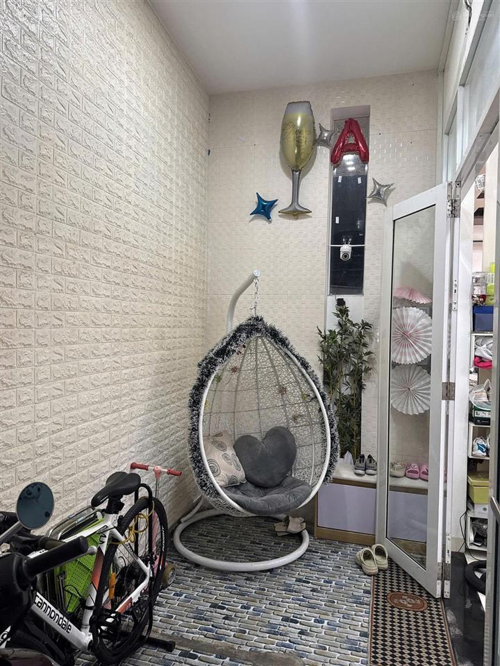 Nhà 2 tầng mặt tiền hồng bàng, khá gần phố hàn đường nguyễn thị minh khai, giá 5,5 tỷ