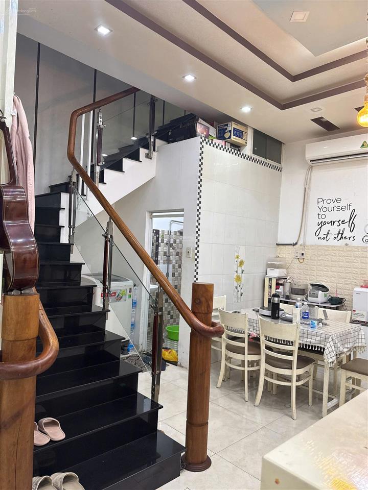 Nhà 2 tầng mặt tiền hồng bàng, khá gần phố hàn đường nguyễn thị minh khai, giá 5,5 tỷ