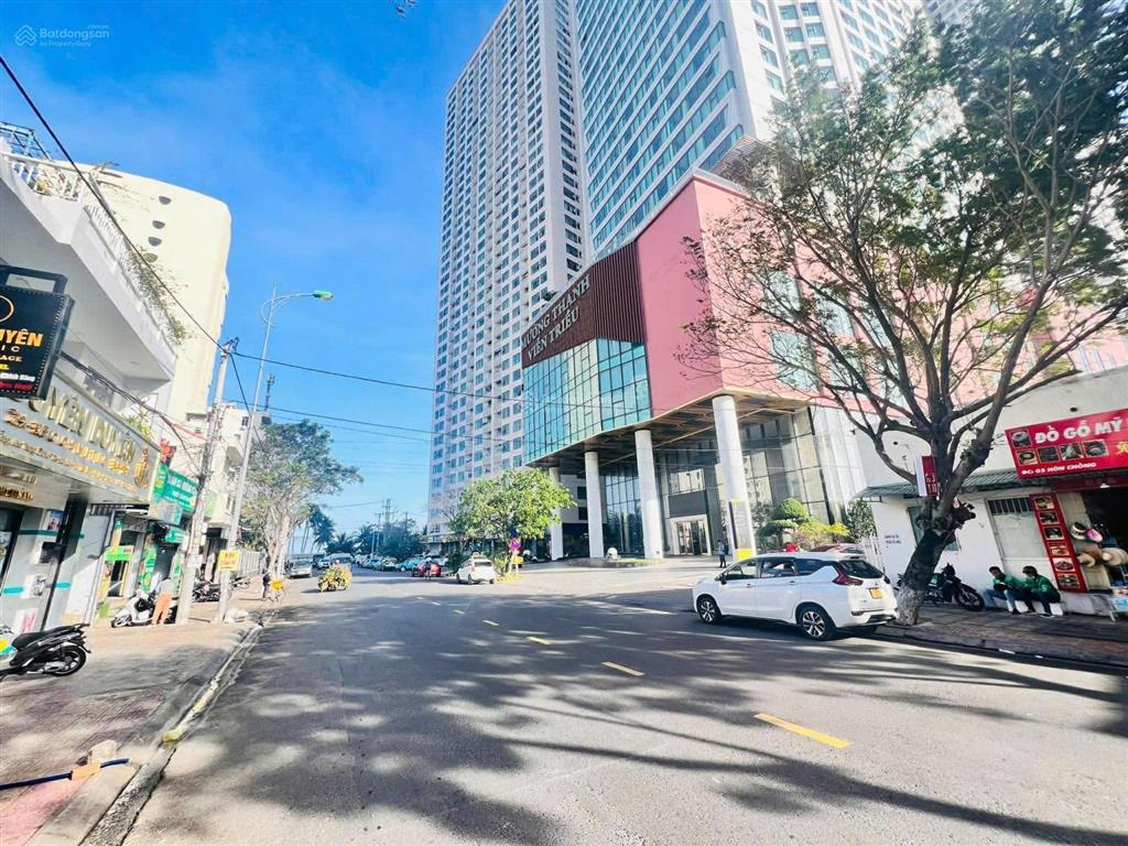 Lô mặt tiền hòn chồng , đối diện mường thanh viễn triều cách biển hòn chồng 123m. giá 120tr/m²
