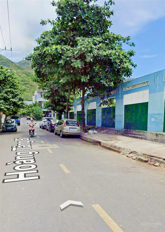 (mặt tiền hoàng tăng bí, 7,5 tỷ) * cách biển 700m