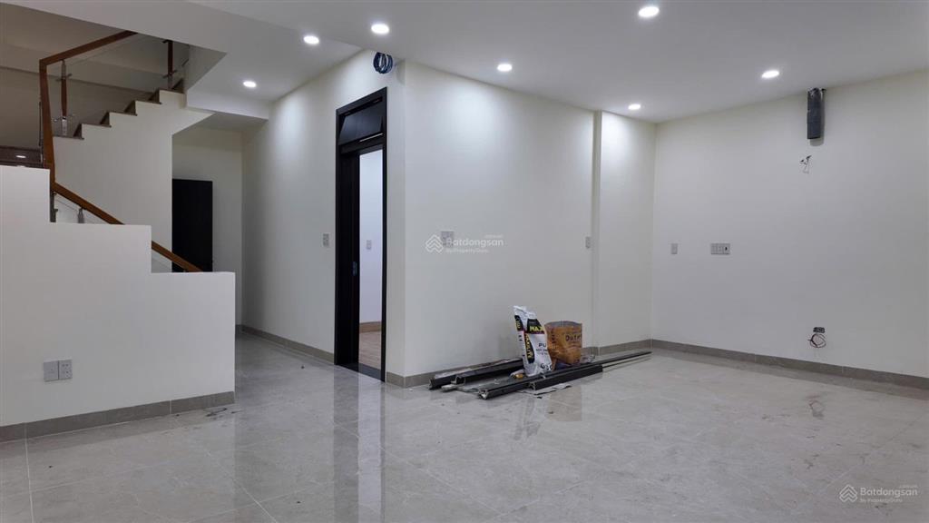 [ nhà nguyễn thiện thuật sát chợ đêm  hẻm ô tô thông ] * cách biển trần phú  250m * giá 12 tỷ
