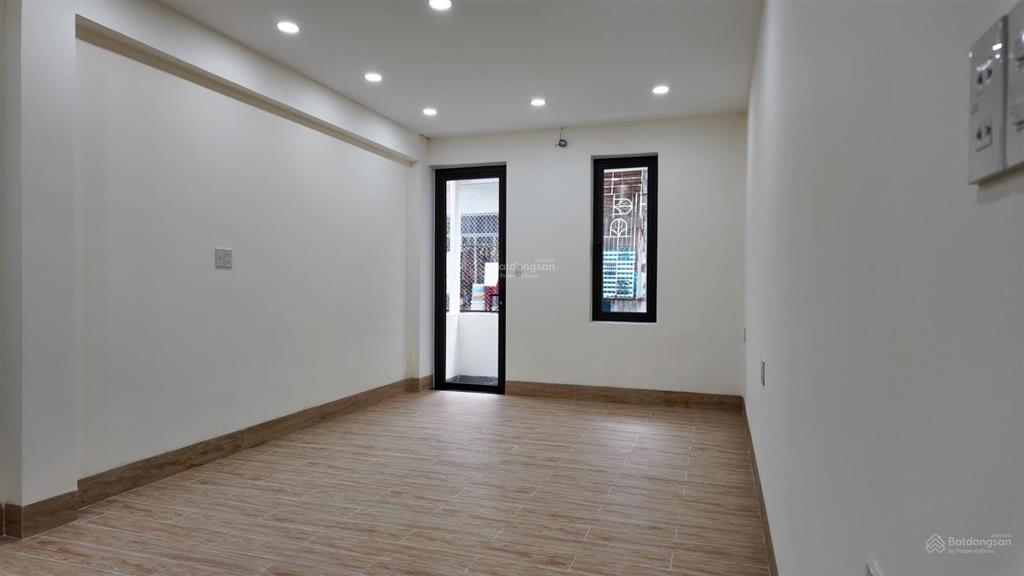 [ nhà nguyễn thiện thuật sát chợ đêm  hẻm ô tô thông ] * cách biển trần phú  250m * giá 12 tỷ