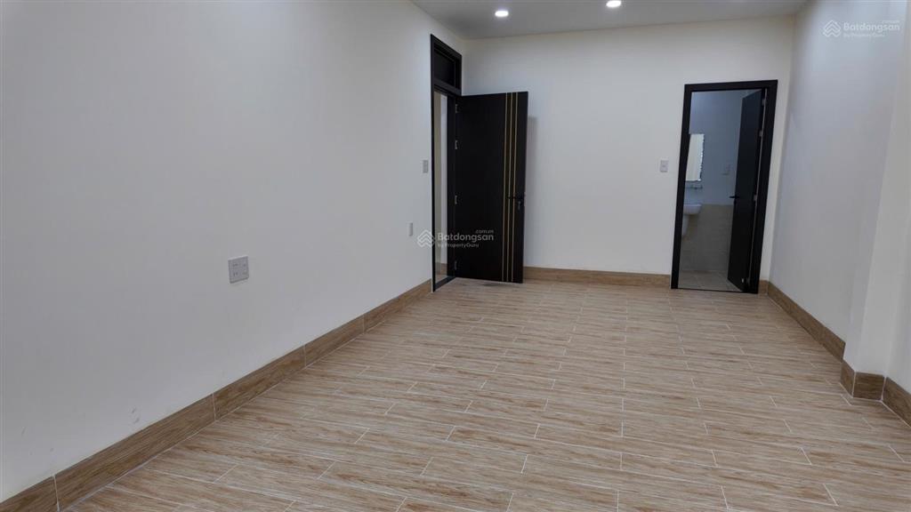 [ nhà nguyễn thiện thuật sát chợ đêm  hẻm ô tô thông ] * cách biển trần phú  250m * giá 12 tỷ