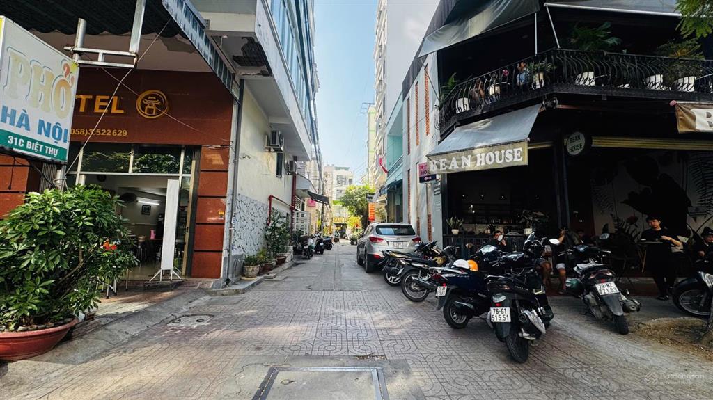 [ nhà 2 tầng đường biệt thự  hẻm ô tô thông ] * cách biển trần phú  300m. giá 9 tỷ