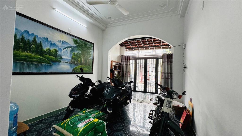 [ nhà 2 tầng đường biệt thự  hẻm ô tô thông ] * cách biển trần phú  300m. giá 9 tỷ