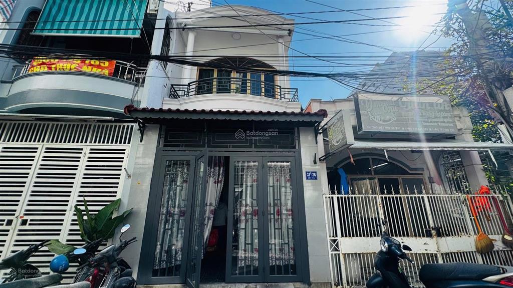 [ nhà 2 tầng đường biệt thự  hẻm ô tô thông ] * cách biển trần phú  300m. giá 9 tỷ