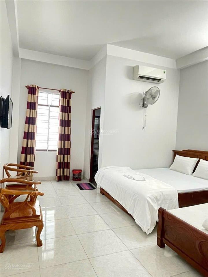 Nhà 3 tầng hẻm phan phù tiên, cách biển hòn chồng 300m. giá 12,8 tỷ