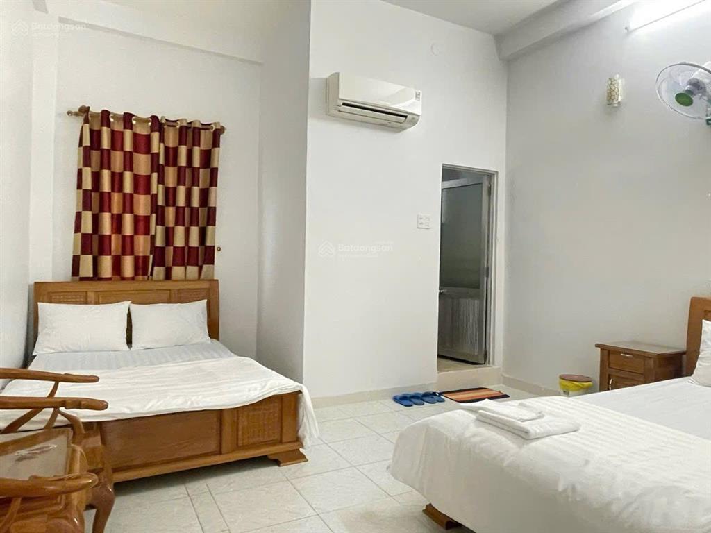 Nhà 3 tầng hẻm phan phù tiên, cách biển hòn chồng 300m. giá 12,8 tỷ