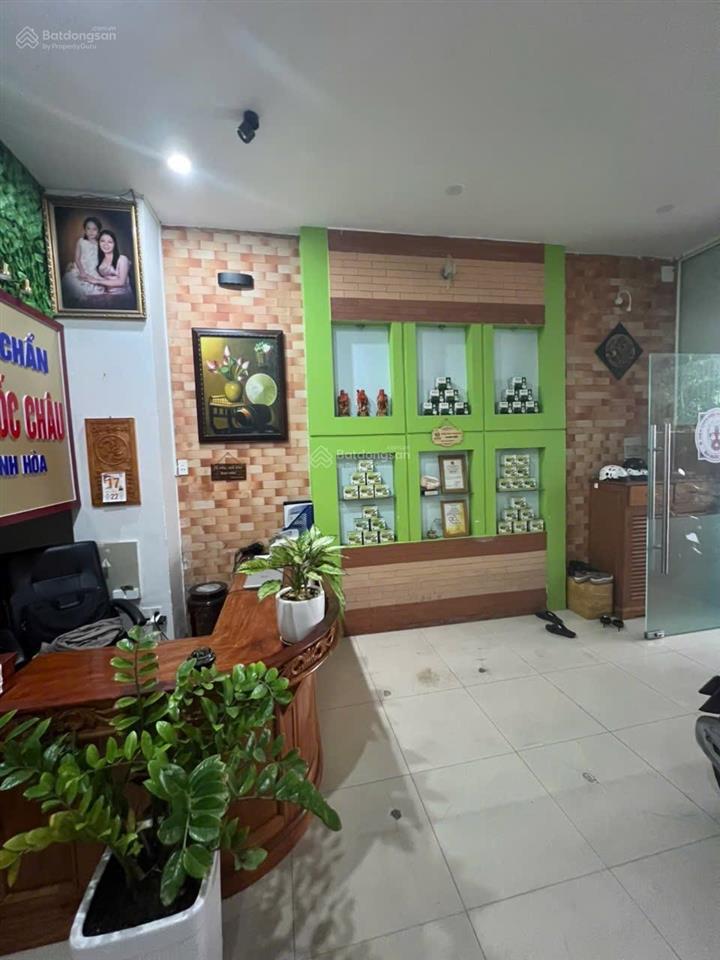 Nhà 3 tầng hẻm phan phù tiên, cách biển hòn chồng 300m. giá 12,8 tỷ