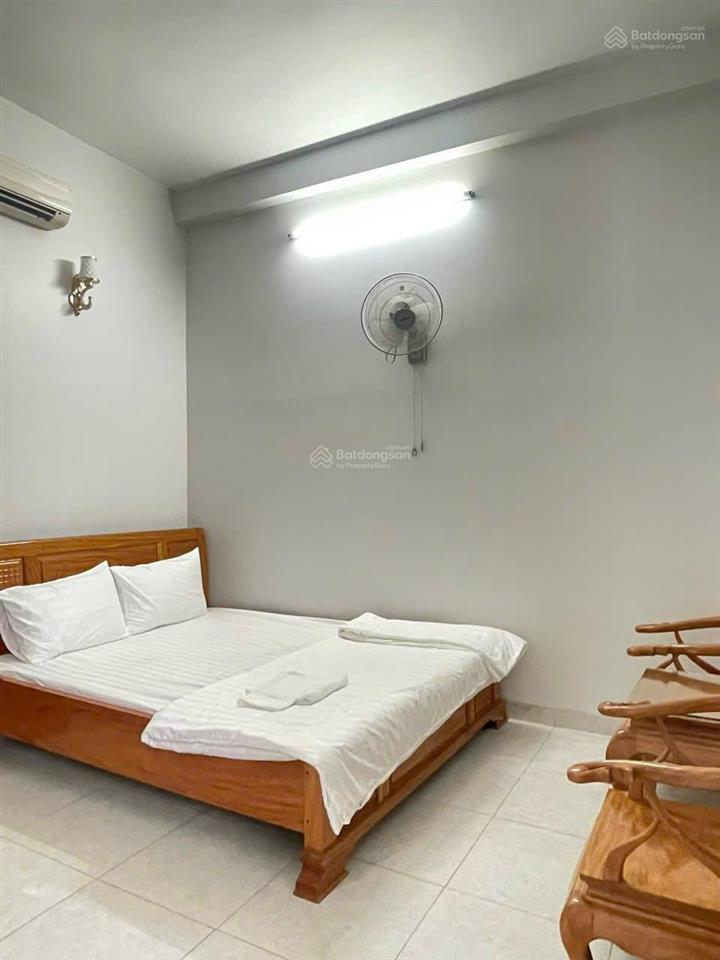 Nhà 3 tầng hẻm phan phù tiên, cách biển hòn chồng 300m. giá 12,8 tỷ