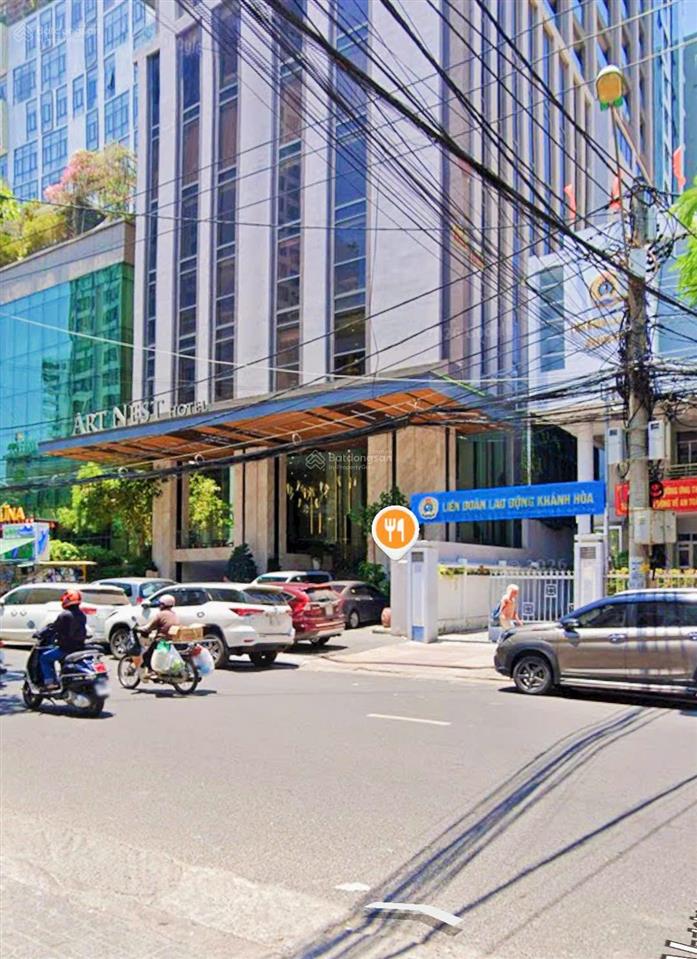 Nhà góc 2 mặt tiền đường hùng vương  ngang khá dài 10m * cách biển trần phú 300m. giá 123 tỷ