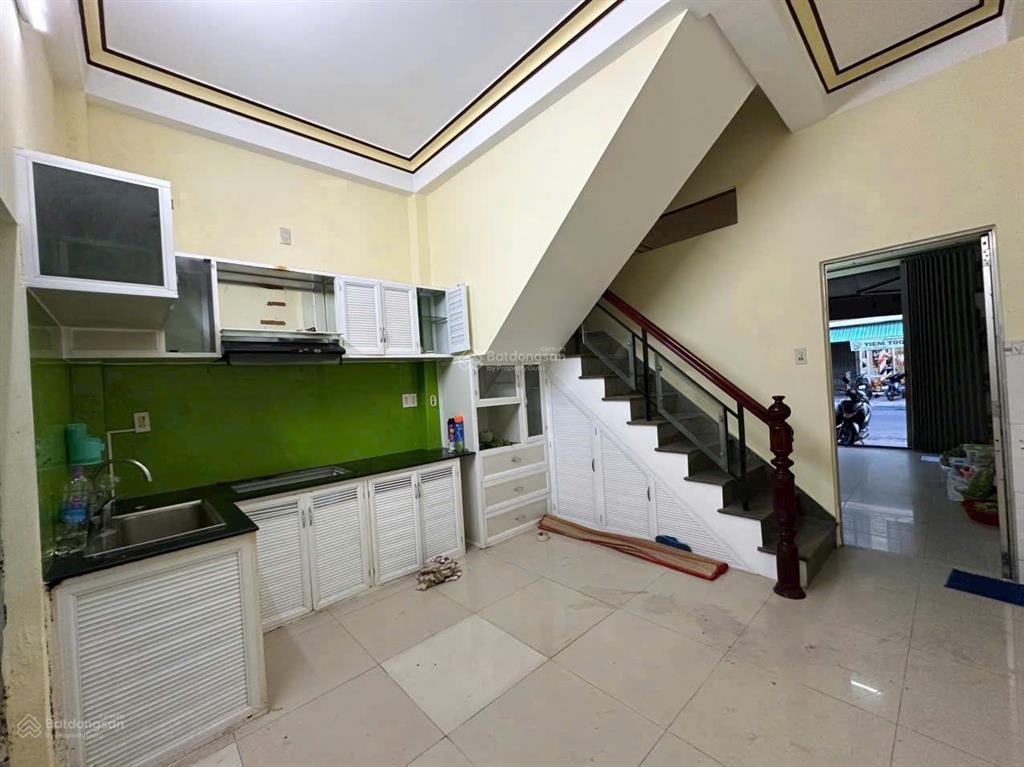 Nhà 3 tầng mặt tiền lạc long quân  vị trí kd ổn áp. giá 8,9 tỷ