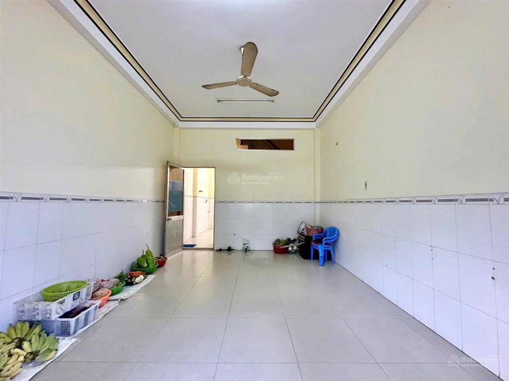 Nhà 3 tầng mặt tiền lạc long quân  vị trí kd ổn áp. giá 8,9 tỷ