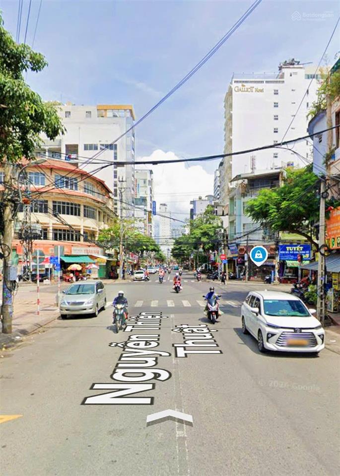 Nhà 2 tầng mặt tiền nguyễn thiện thuật  ngang khá dài 9,4m * sát đường biệt thự