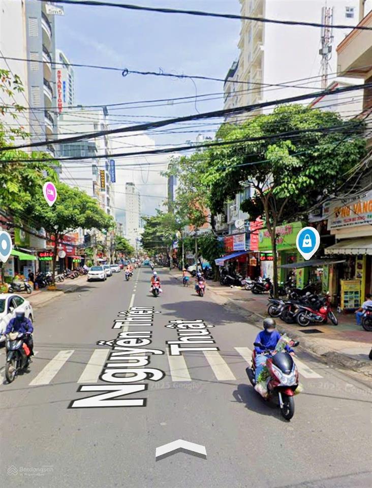 Nhà 2 tầng mặt tiền nguyễn thiện thuật  ngang khá dài 9,4m * sát đường biệt thự