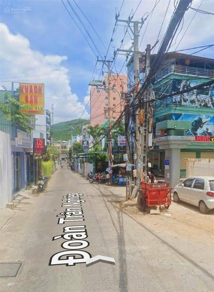 { nhà góc 2 mặt tiền đoàn trần nghiệp  sẵn 2 tầng } , đi ra biển hòn chồng 500m. giá 14,5 tỷ