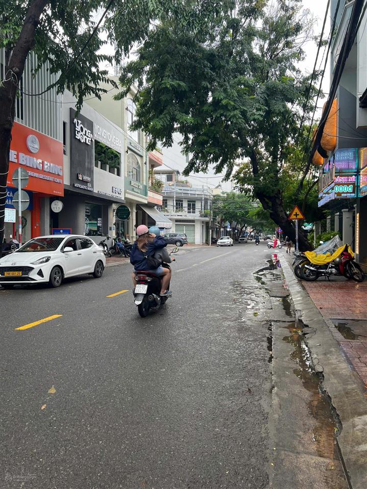 Nhà mặt tiền bạch đằng  ngang dài 8,3m khu phố hàn khá sầm uất. giá 44 tỷ