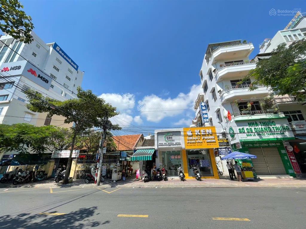 Nhà 3 mặt tiền đường quang trung  ngang 8m { cách biển trần phú 400m. giá 67,6 tỷ