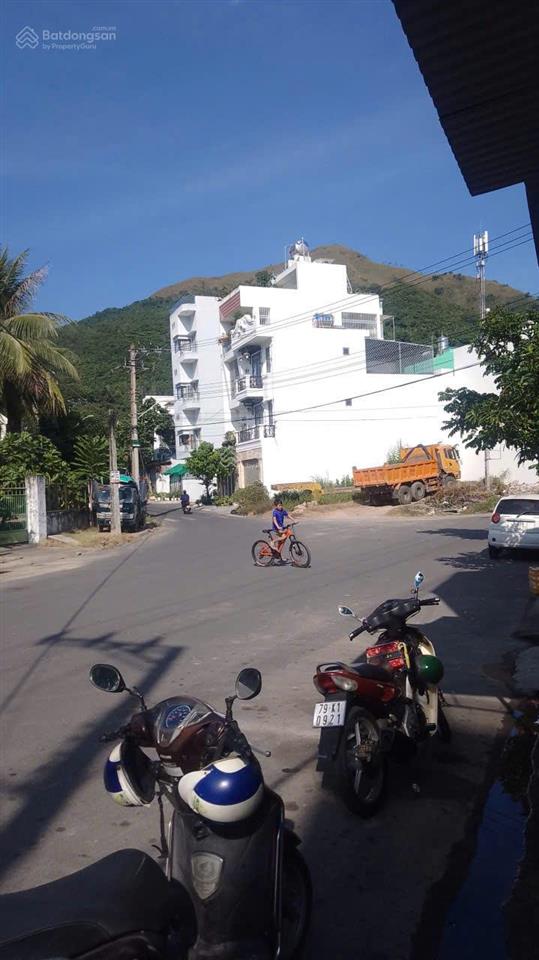 Nhà cũ nguyễn phong sắc gần trạm đăng kiểm, vị trí khá ổn áp. giá 4,450 tỷ