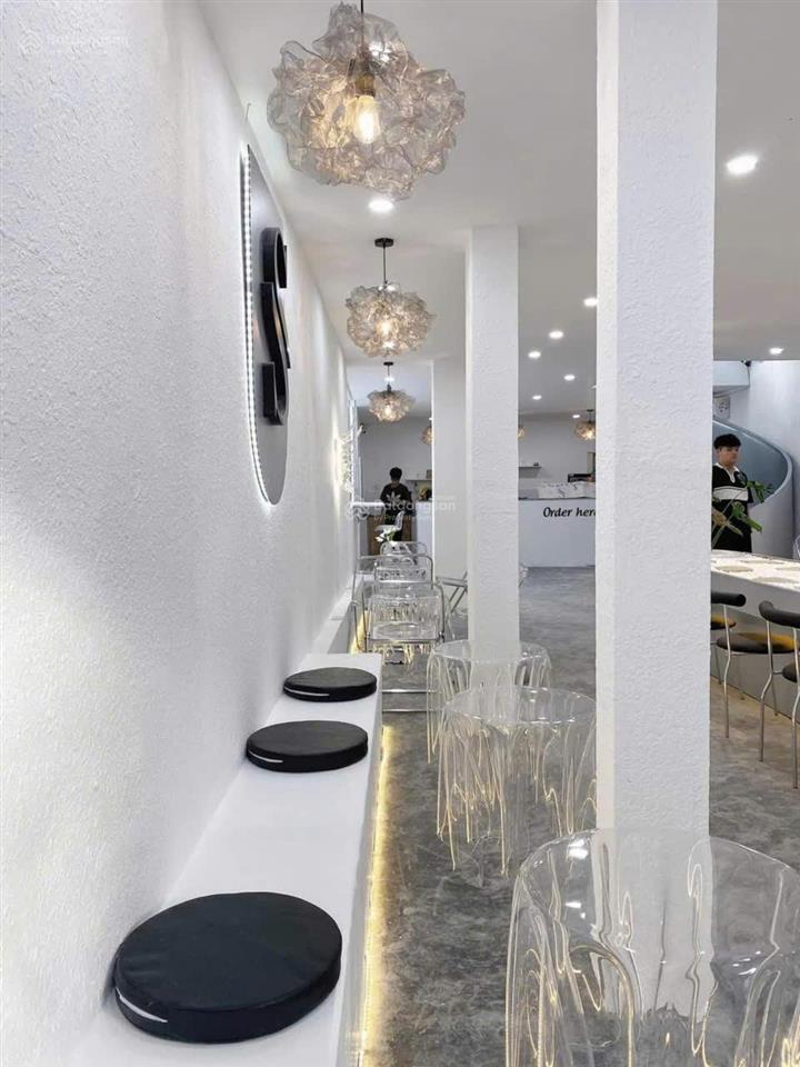 2 mặt tiền trần nguyên hãn  dòng tiền kinh doanh khá ổn áp * cách biển trần phú 1,2km