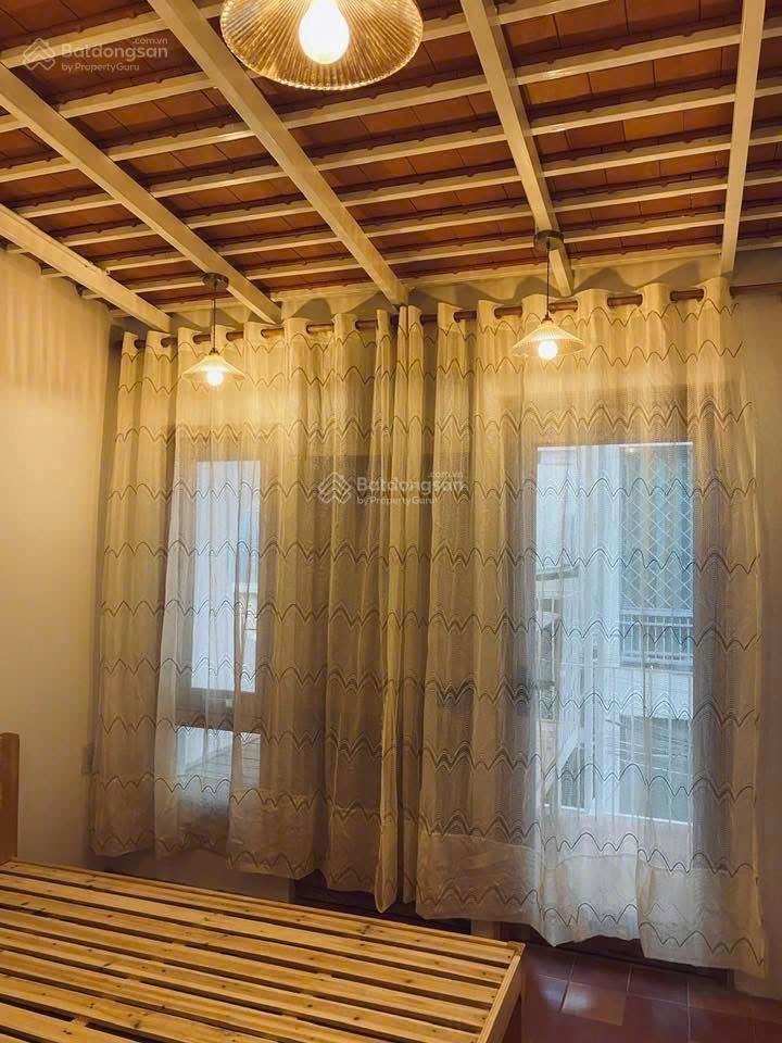 Nhà 3 tầng , sẵn gác xép siêu xinh tại phố trần hưng đạo  hẻm rộng 4m { ô tô tận nơi} giá 10,5 tỷ
