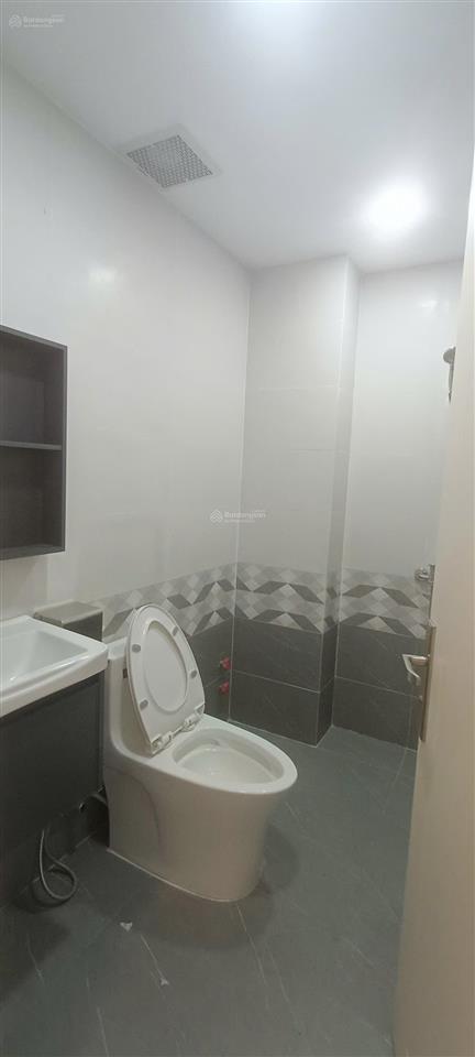 Nhà 4 tầng mới 99% ngô gia tự có thang máy, khúc đường 2 chiều, giá 22,5 tỷ