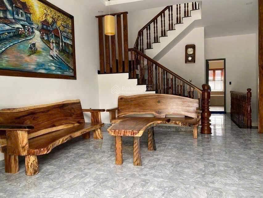 Biệt thự 3 tầng , hẻm nguyễn khắc viện ô tô quay đầu * cách biển hòn chồng 300m.  giá 8,5 tỷ