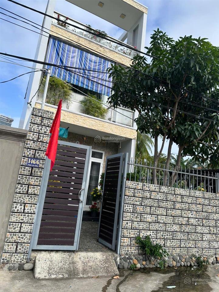 Nhà 2,5 tầng , sát đường phạm văn đồng tầm 20m * cách bến du thuyền nha trang 250m. giá 8,2 tỷ