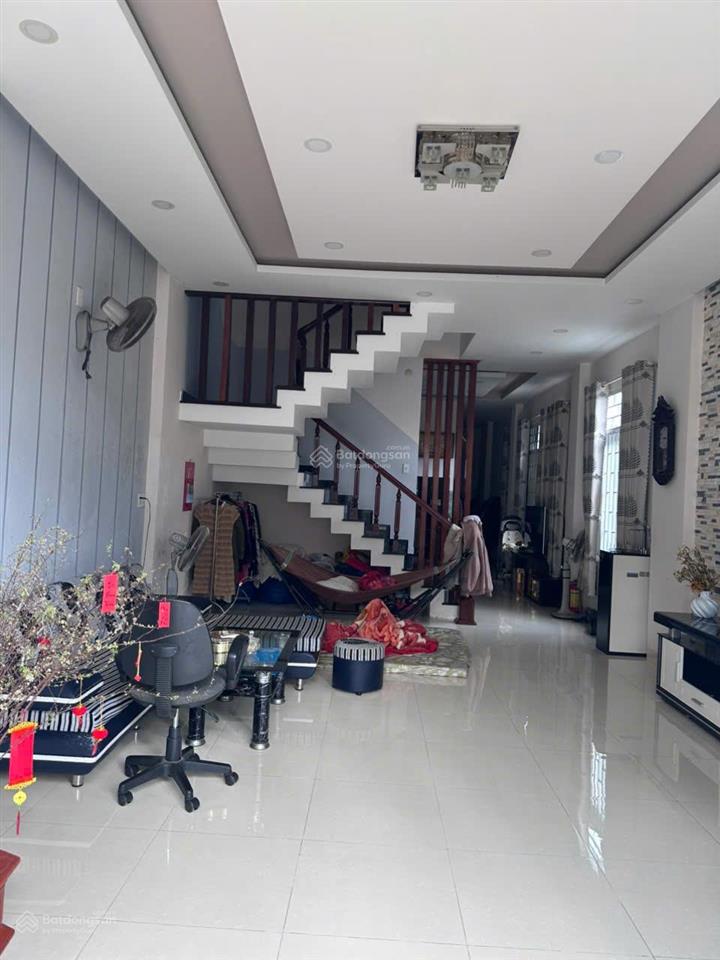 Nhà 2,5 tầng , sát đường phạm văn đồng tầm 20m * cách bến du thuyền nha trang 250m. giá 8,2 tỷ