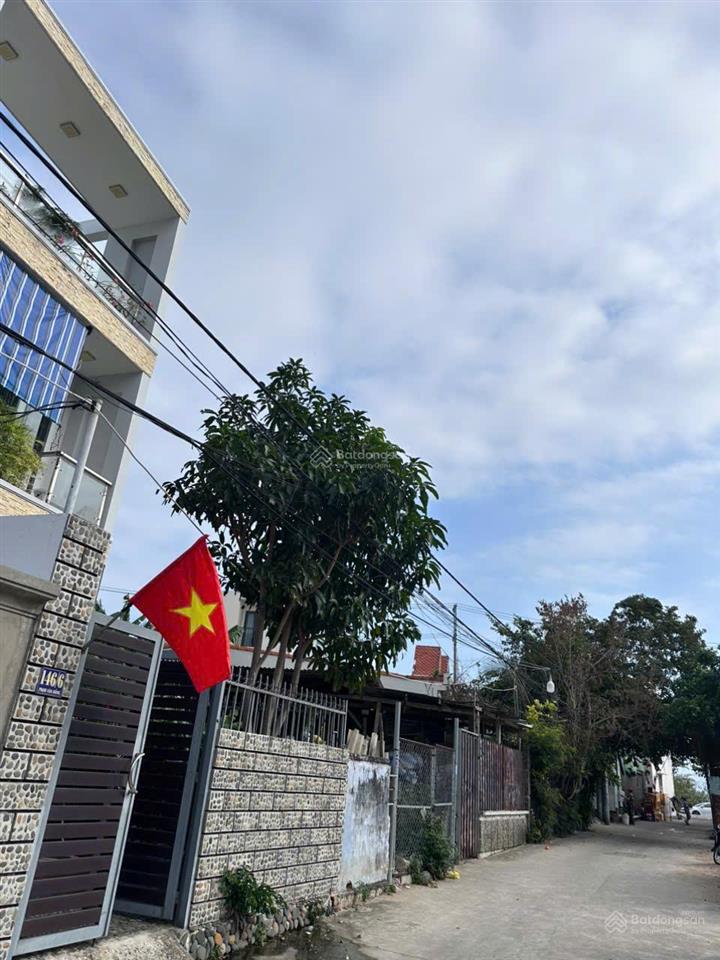 Nhà 2,5 tầng , sát đường phạm văn đồng tầm 20m * cách bến du thuyền nha trang 250m. giá 8,2 tỷ