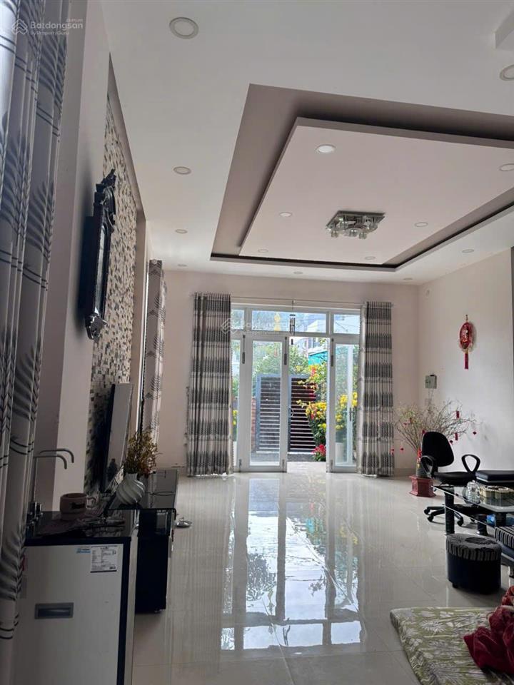 Nhà 2,5 tầng , sát đường phạm văn đồng tầm 20m * cách bến du thuyền nha trang 250m. giá 8,2 tỷ