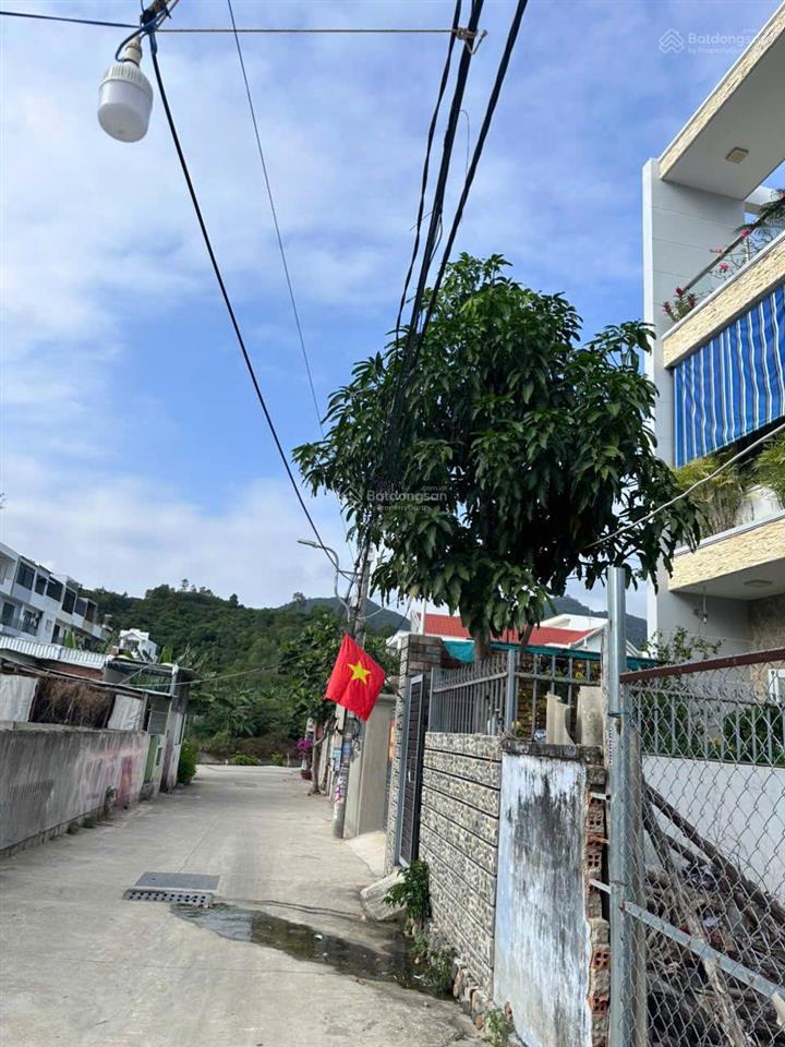 Nhà 2,5 tầng , sát đường phạm văn đồng tầm 20m * cách bến du thuyền nha trang 250m. giá 8,2 tỷ