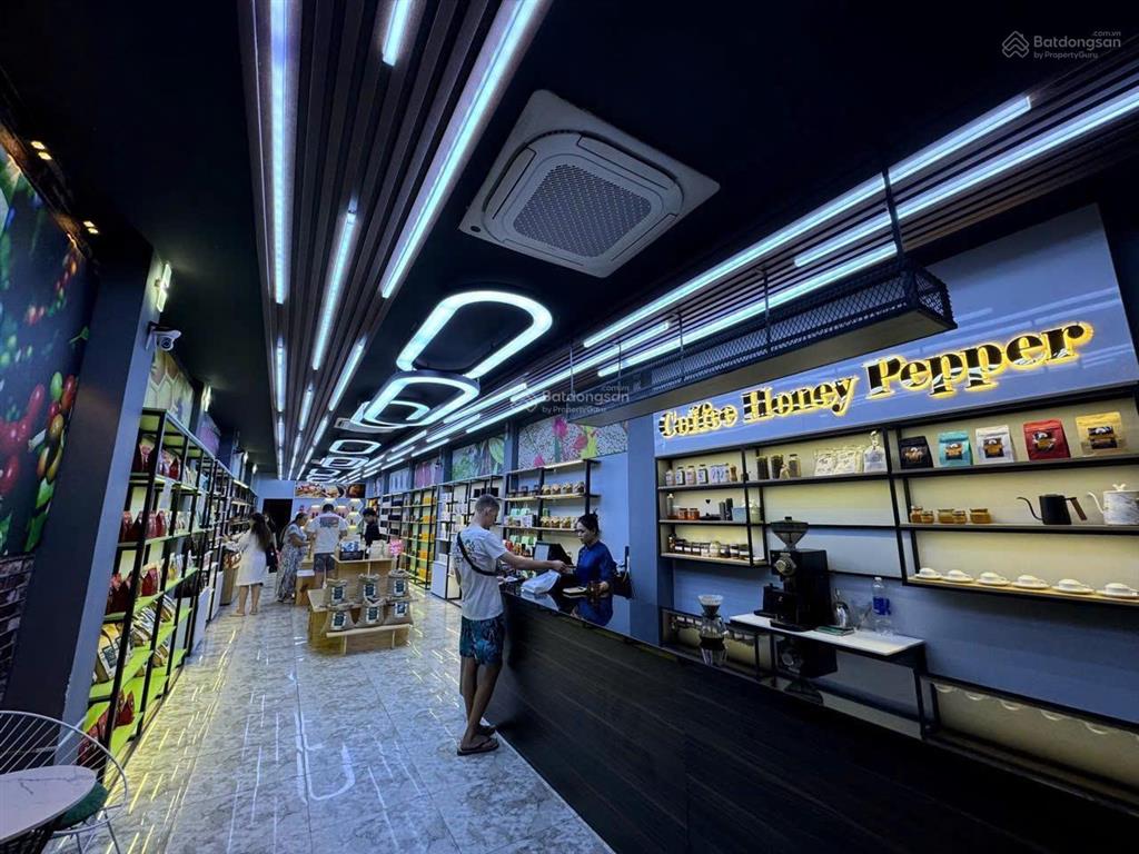 Nhà 2 tầng, mặt tiền nguyễn thiện thuật  cách ngã  tư nguyễn thị minh khai 200m. giá 60 tỷ