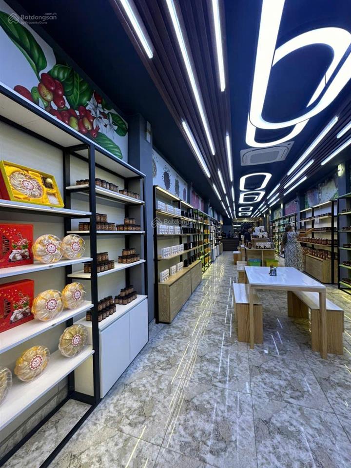 Nhà 2 tầng, mặt tiền nguyễn thiện thuật  cách ngã  tư nguyễn thị minh khai 200m. giá 60 tỷ