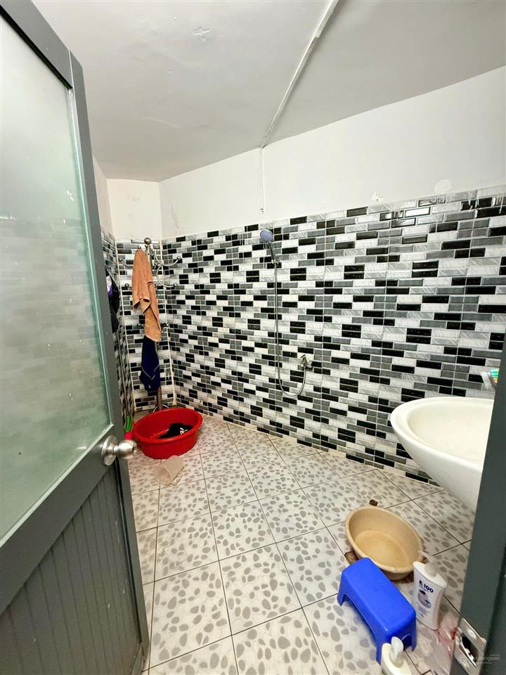 Nhà mặt tiền đường quảng hàm, ngang 9m sát châu văn liêm. giá 5 tỷ