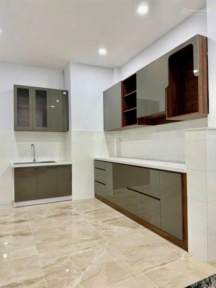 Nhà 4 tầng trần nguyên hãn, có thang máy bài bản (gần chợ xóm mới). giá 26,9 tỷ