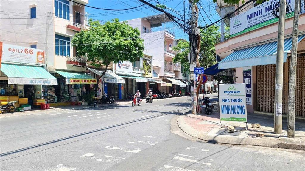 Nhà mặt tiền vạn kiếp  thuận lợi kd buôn bán cách biển trần phú 1,4km. giá 9,2 tỷ
