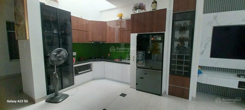 Nhà 2 tầng mặt tiền ngô lan chi  ngang dài 8m (đi ra biển tầm 800m). giá 11,5 tỷ