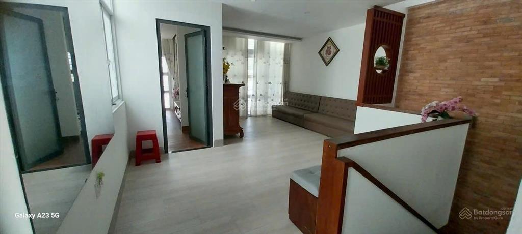Nhà 2 tầng mặt tiền ngô lan chi  ngang dài 8m (đi ra biển tầm 800m). giá 11,5 tỷ