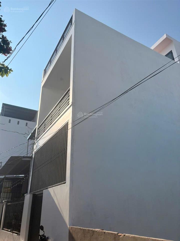 Nhà góc 2,5 tầng hẻm hoà trung  đường ô tô nhỏ ( rộng 3m ) giá 4,2 tỷ