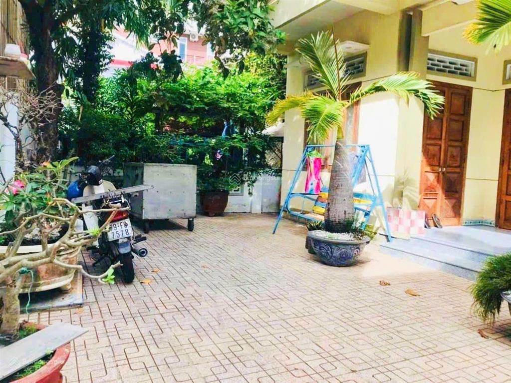 Nhà góc 2 mặt tiền  tôn thất tùng * giá 12 tỷ