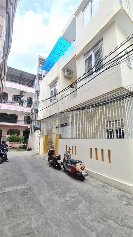 Góc 2 mặt tiền, nhà 3 tầng hẻm yersin  ngang dài 9m ( ra biển trần phú 700m ). giá 7,8 tỷ