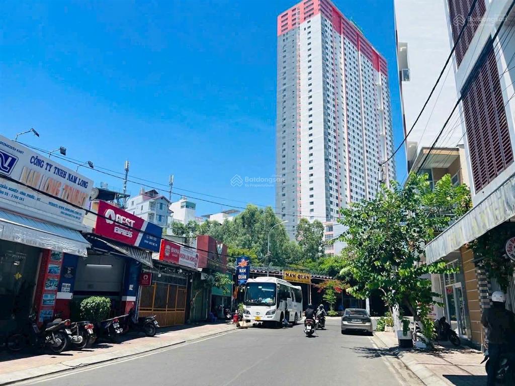 { nhà ô góc rộng 15m ,  mặt tiền đoàn trần nghiệp   đi ra biển hòn chồng 180m. giá 13 tỷ