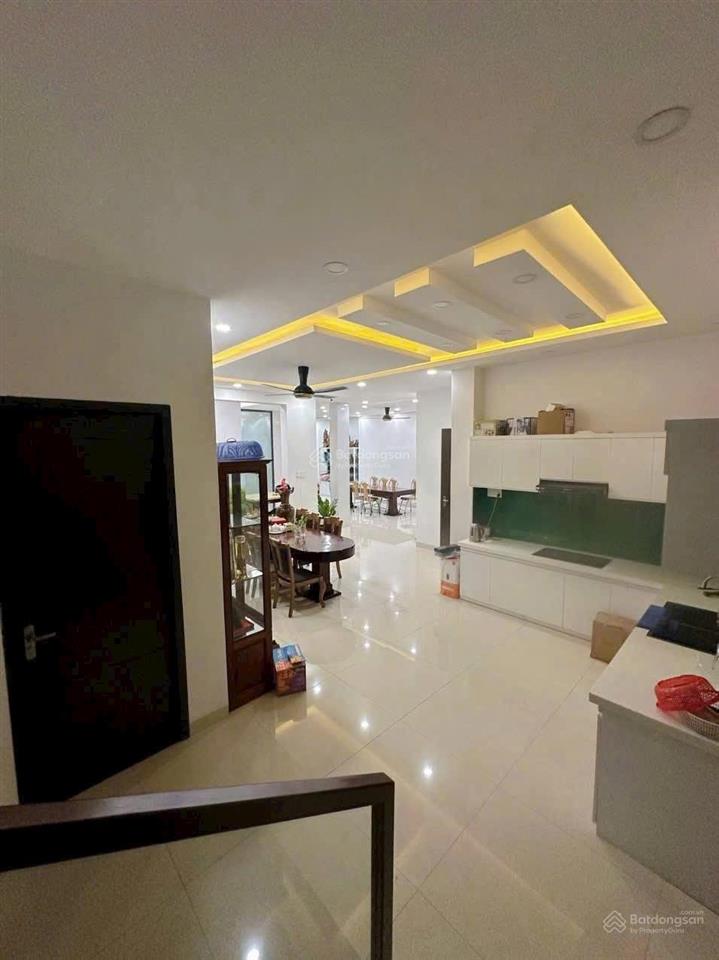 Nhà 4,5 tầng mặt tiền lê hồng phong  ngang 9,2m ( nhà new có thang máy ) giá 25,6 tỷ