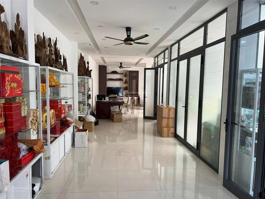 Nhà 4,5 tầng mặt tiền lê hồng phong  ngang 9,2m ( nhà new có thang máy ) giá 25,6 tỷ