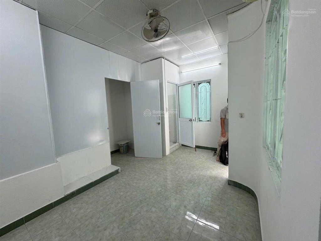 Nhà 2 tầng lê đại hành  góc 2 mặt thoáng ( hẻm 2 xe máy 2,3m ) giá 2,45 tỷ