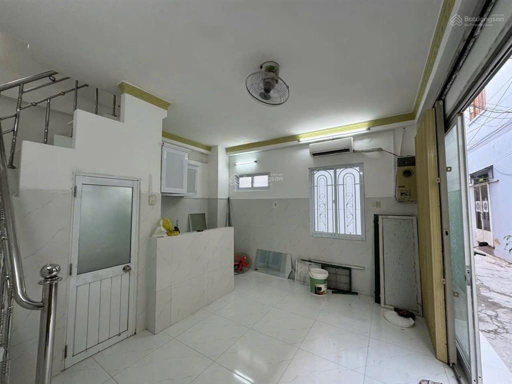 Nhà 2 tầng lê đại hành  góc 2 mặt thoáng ( hẻm 2 xe máy 2,3m ) giá 2,45 tỷ