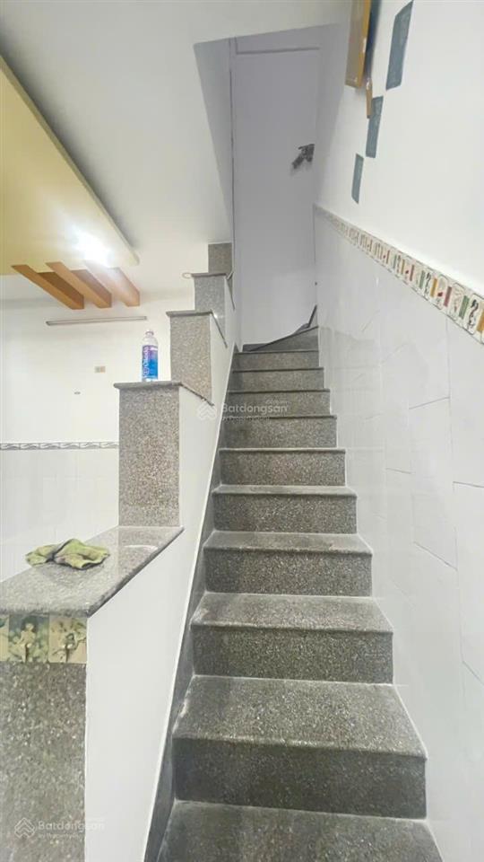 Nhà 2 tầng phường vạn thắng  mới tinh [ cách biển trần phú  700m. giá 4,9 tỷ.